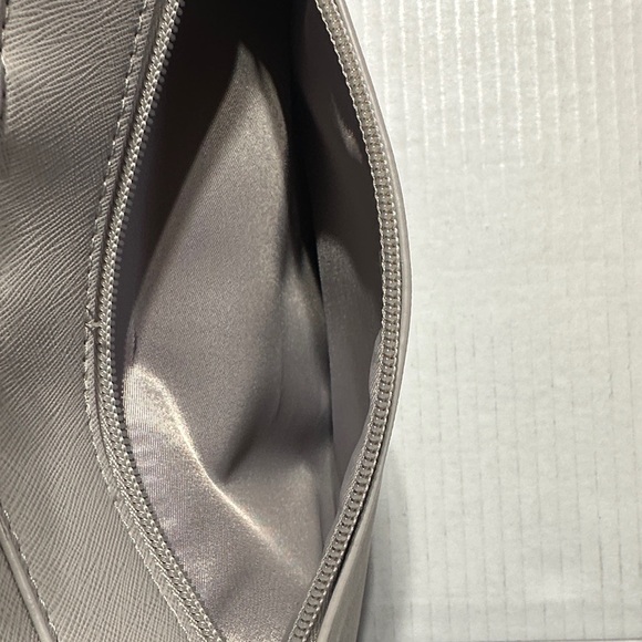 Stackers toiletry tan bag w multiple zippers compartments removable makeup bag - Picture 9 of 13